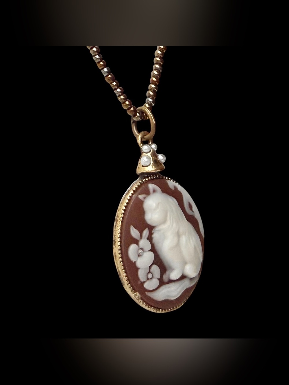 Vintage-Style Cat Cameo Pendant w/ “Druk” Beaded Necklace - Picture 3 of 11